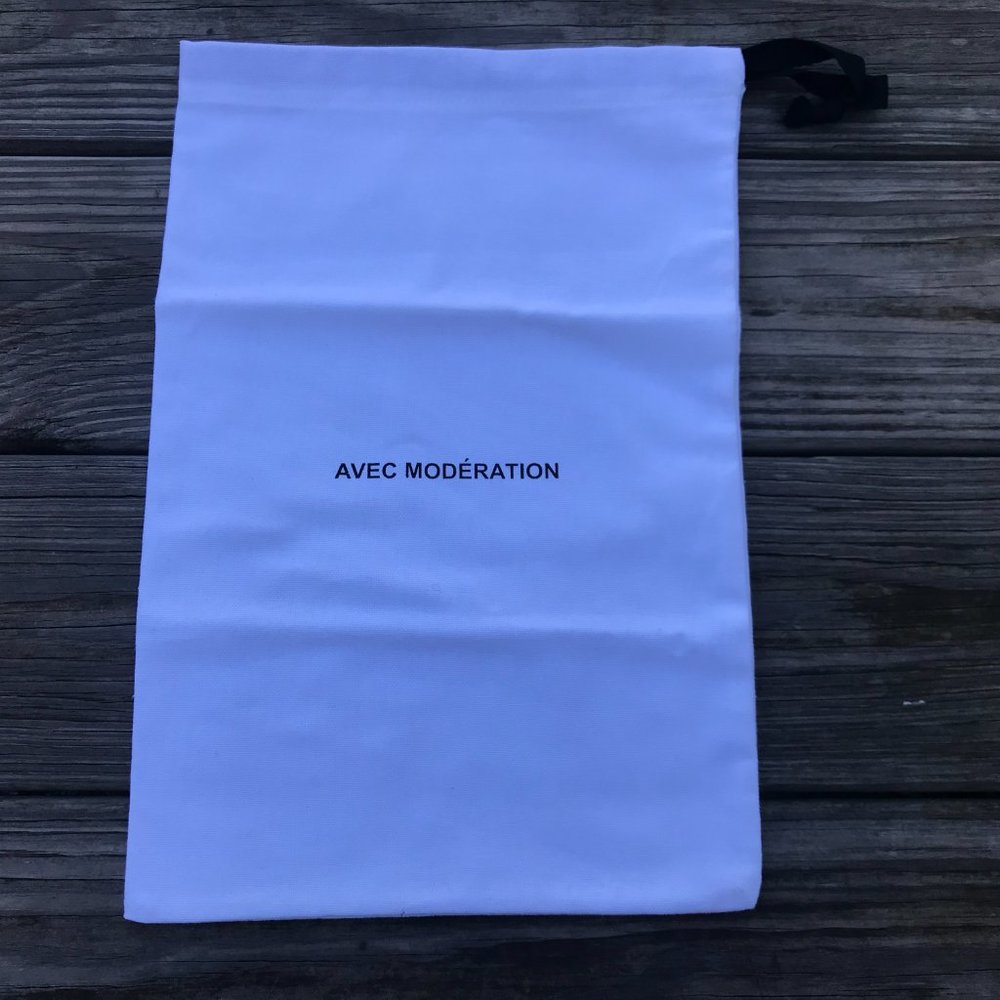 Avec Moderation Dust Bag White Only Dust Bag